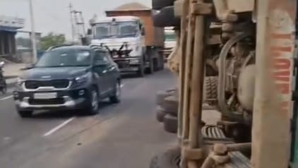 Kanpur Dumper Overturns on Highway Cyclist Crushed to Death One Youth Critically Injured 10 KM Traffic Jam