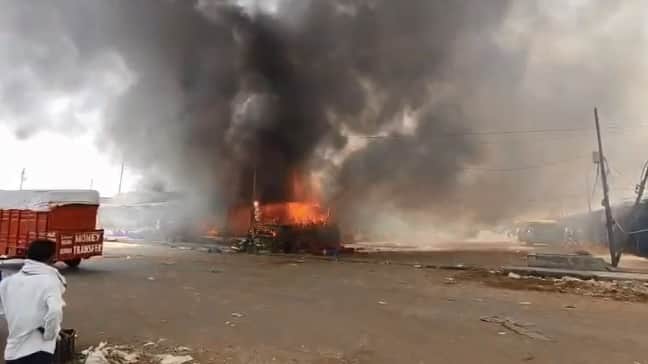 Kanpur Chakarpur Mandi Fire Smoke of Death Visible from 10 km Away Area Rocked by Seven Cylinder Explosions
