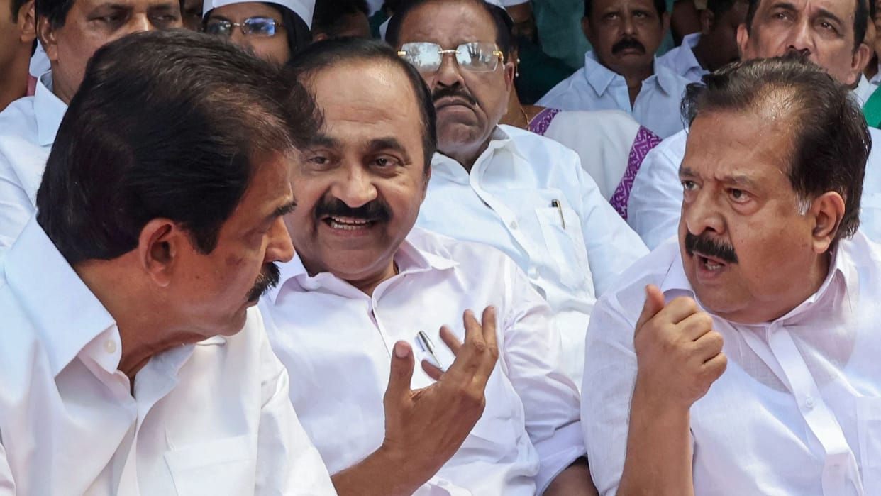 Kerala New CM Announcement Updates Congress Leaders CLP Meeting Know about Chief Ministerial Candidate