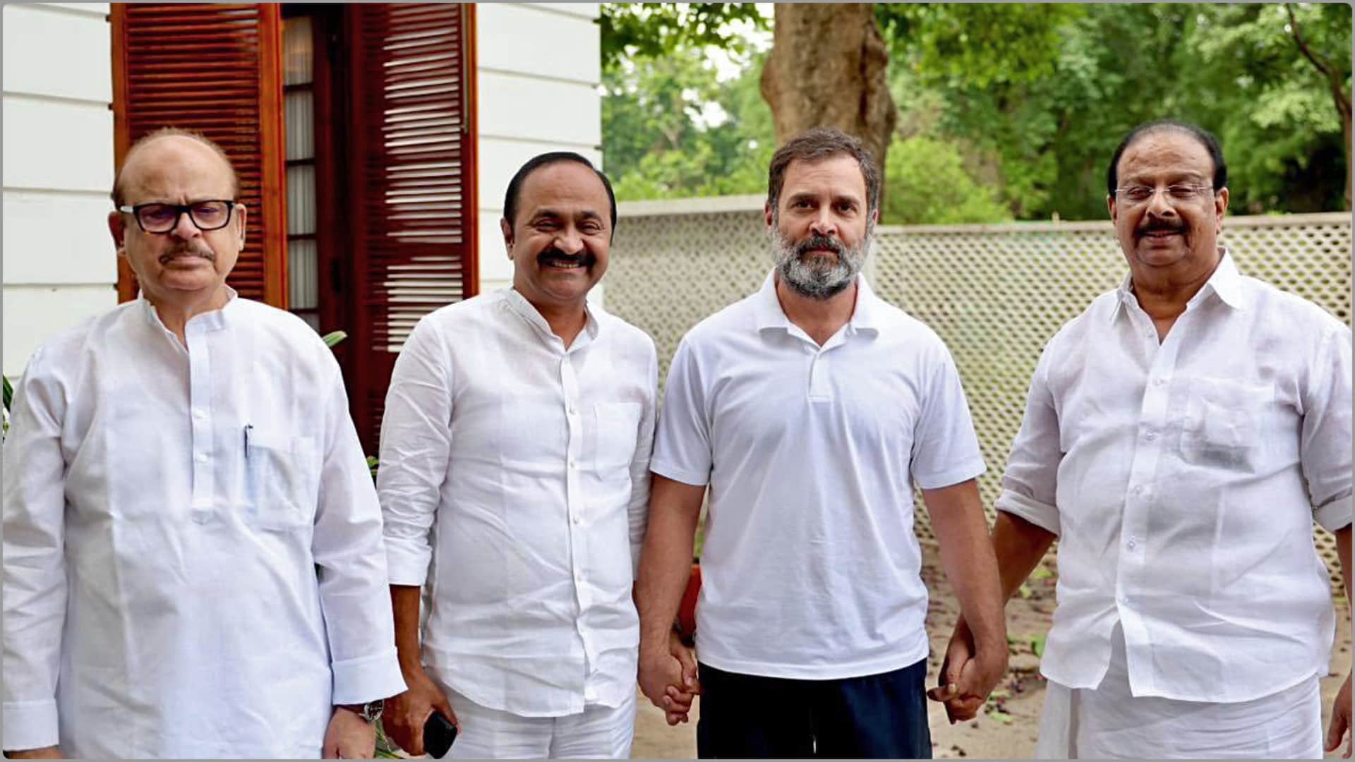 राहुल गांधी और अन्य पार्टी नेताओं के साथ वीडी सतीशन