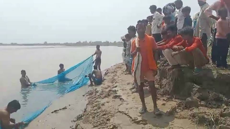 Two teenagers drowned in Rapti River while bathing in Shravasti one body recovered while search for other