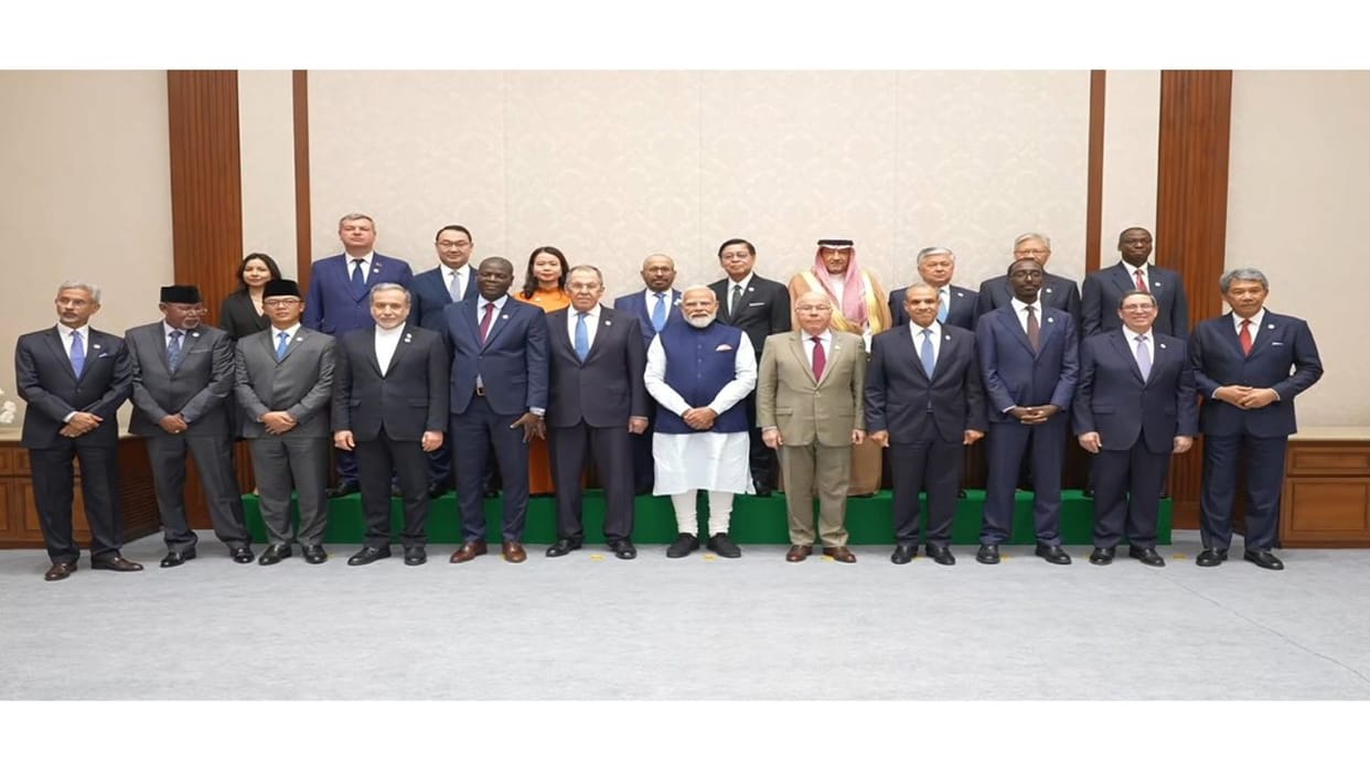 PM Modi met the foreign ministers attending the BRICS meeting, discussed bilateral issues