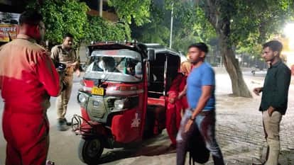 Police Come to Aid of Family Stranded on Road at Midnight