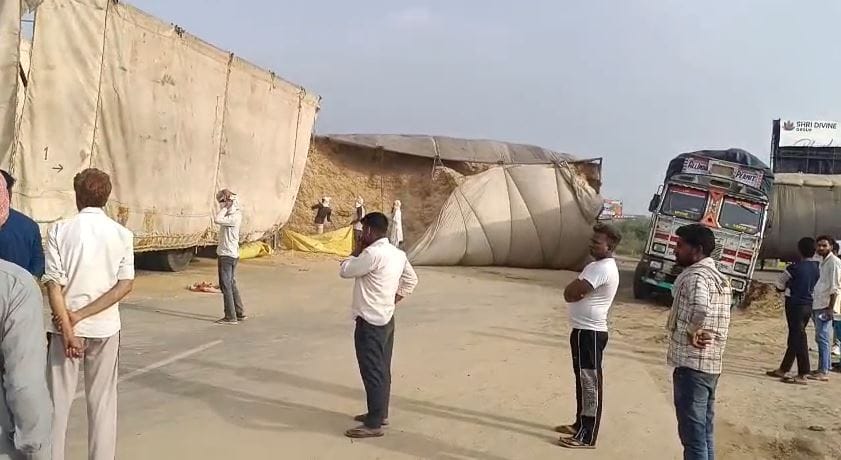 Hay-Laden Trailer Overturns on NH-19 Massive Traffic Jam Continues for Hours
