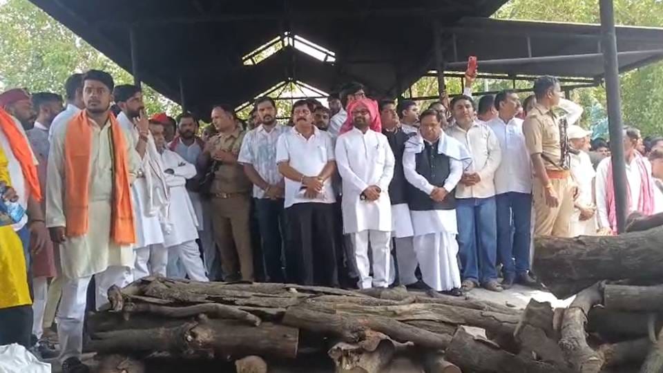 Prateek Yadav Funeral Mulayam Singh son Prateek Yadav is laid to rest his father-in-law lights funeral pyre