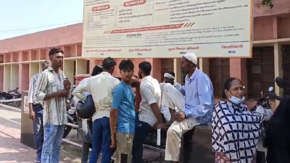Meerut: Roadways bus hits bike, 11 month old baby dies after falling out of mother's lap