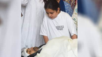 UP: Prateek Yadav Consigned to the Five Elements; Akhilesh Places Wood on the Funeral Pyre; As the Bier Was Li