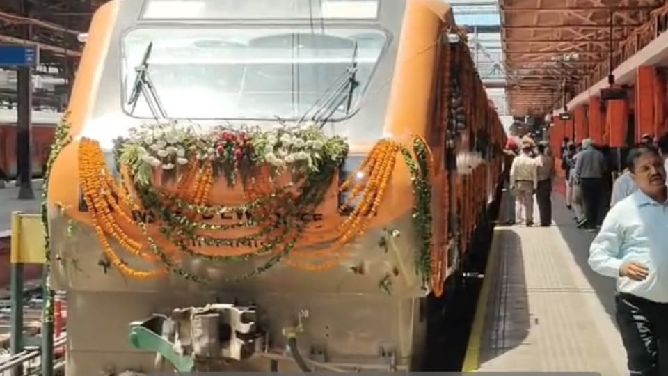 Amritsar Connected to Jalpaiguri Amrit Bharat Express Launched Union Minister Ravneet Bittu Flags Off Train