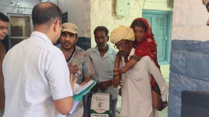 Nagaur News: Helpless Father Reaches Collectorate Carrying Daughter, Alleges Bank Denied Passbook