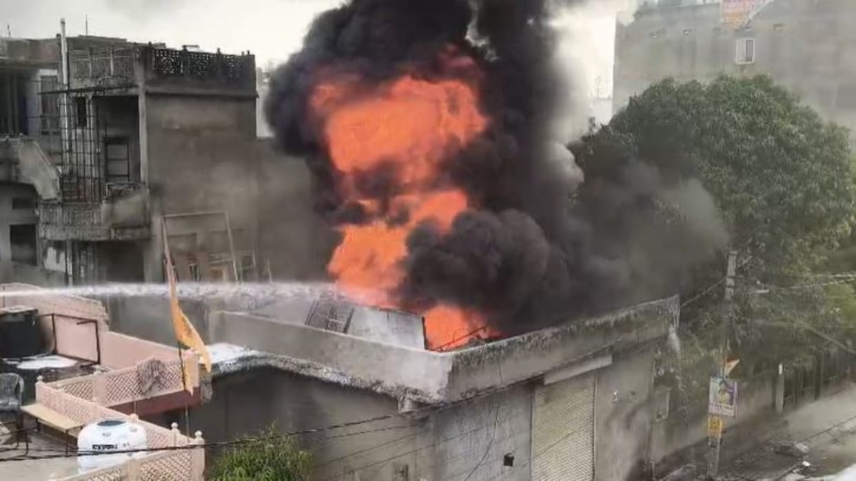 Jaipur News: Massive Fire Erupts at Stationery Warehouse in Surya Nagar, Brought Under Control After 4 Hours