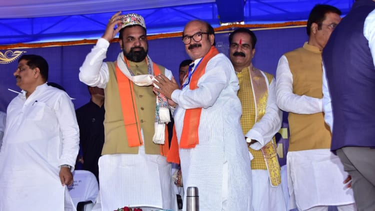 Bihar: दरभंगा में CM सम्राट का बड़ा ऐलान! बोले- इंटरनेशनल लेवल का बनेगा दरभंगा एयरपोर्ट; संजय झा ने की ये मांग