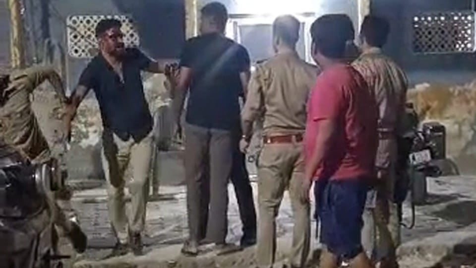Farrukhabad: Constable Chased and Beaten; FIR Registered Against 16