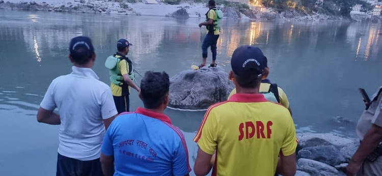 Rishikesh: दिल्ली से घूमने आए थे चार दोस्त, निम बीच पर नहाते समय डूबा एक किशोर, तीन सुरक्षित