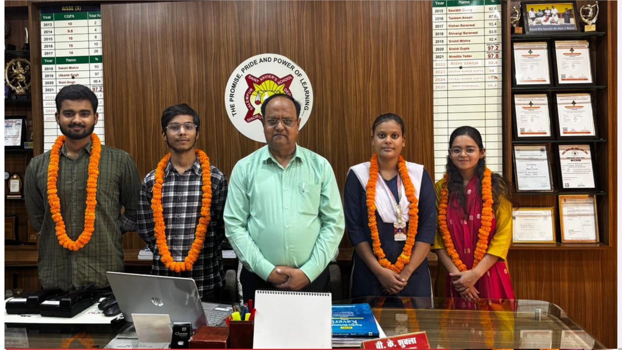 CBSE Class 12 Results: Prakhar Tops With 97.4 in Deoria news in hindi
