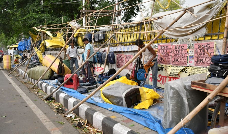 Prayagraj News: Storm killed 21 people in Prayagraj, damaged 16 houses, injured several others.