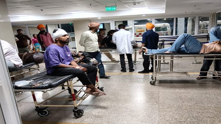 Chandigarh: हिमाचल से दिल्ली जा रही वोल्वो बस छतबीड़ के पास पलटी, कई यात्री घायल; कुछ की हालत गंभीर