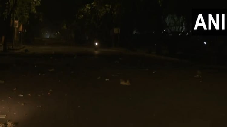 Delhi Weather:दिल्ली के कई इलाकों में अचानक चलीं तेज हवाएं, मौसम ने फिर दिया बदलाव का संकेत – Delhi Weather: Strong Winds Suddenly Blew In Many Areas Of Delhi Delhi Weather:दिल्ली के कई इलाकों में अचानक चलीं तेज हवाएं, मौसम ने फिर दिया बदलाव का संकेत – Delhi Weather: Strong Winds Suddenly Blew In Many Areas Of Delhi