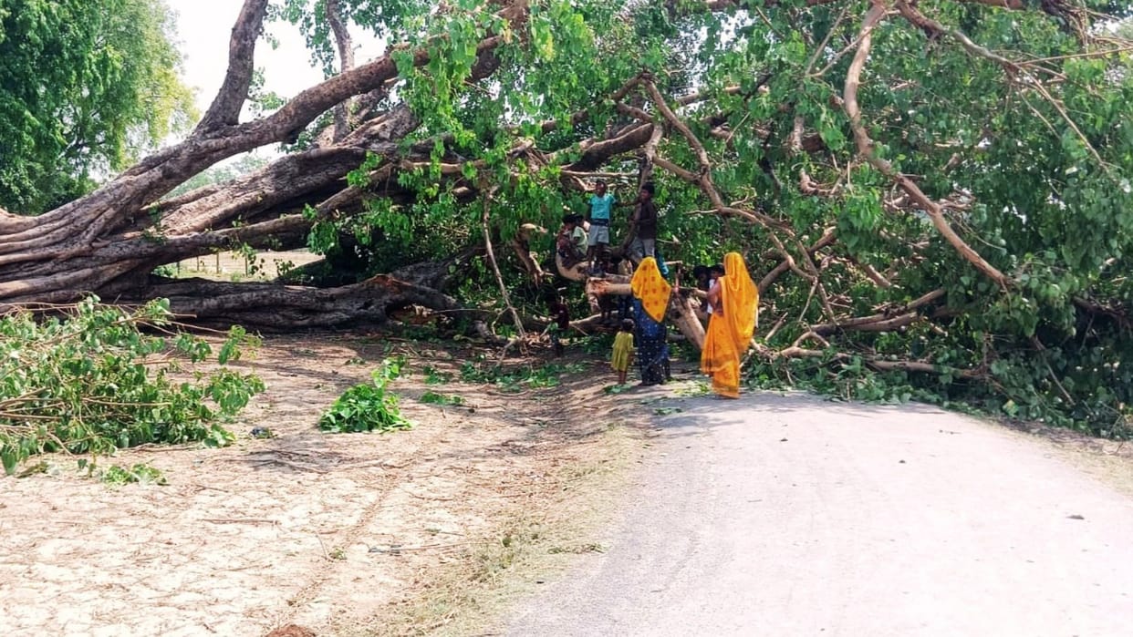 Fury Storm Over 150 Villages Plunged into Darkness 48 Hours Power Supply Yet to Be Restored in bhadohi