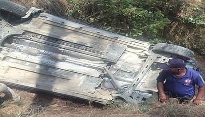 Car falls into ditch, three-year-old child dies, two injured