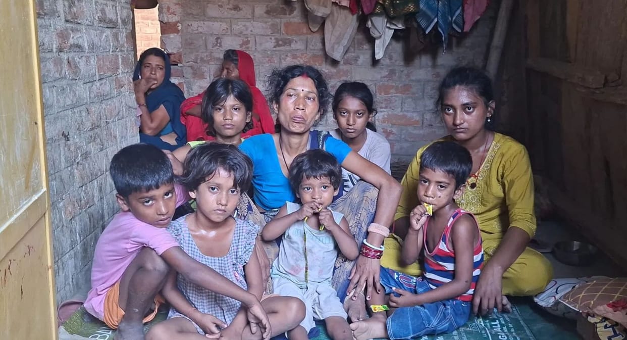 Bihar Laborer beaten to death on his way to work in Munger 5 minor children mourn beside father's body