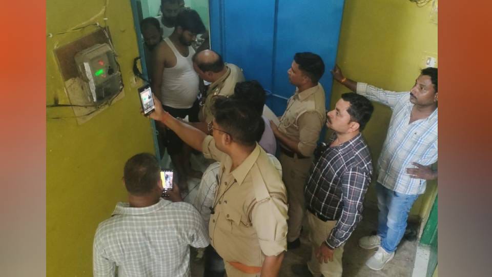 Gang Stealing Electricity Using Remote Controls Busted in Lucknow Case Registered Against Accused