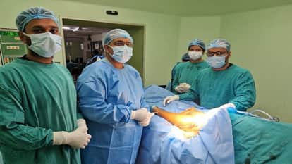 SN Medical College Performs Hip Replacement Through Thigh Route for First Time Patients Walk Within 24 Hours