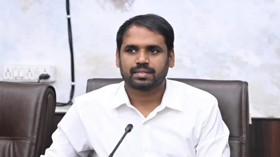 Don't pay heed to rumours, there is adequate availability of petrol, diesel and LPG in the district: Collector
