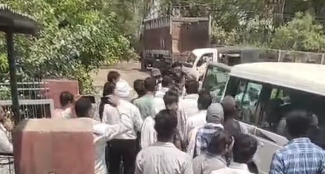 Orai Revenue Officer Arrested for Bribery After Anti-Corruption Raid Amid Resistance