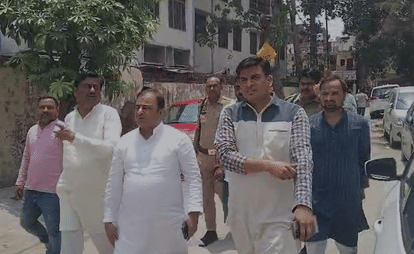 Kanpur SP MLA Amitabh Bajpai Intensifies Protest for Parmat School with Symbolic Renunciation