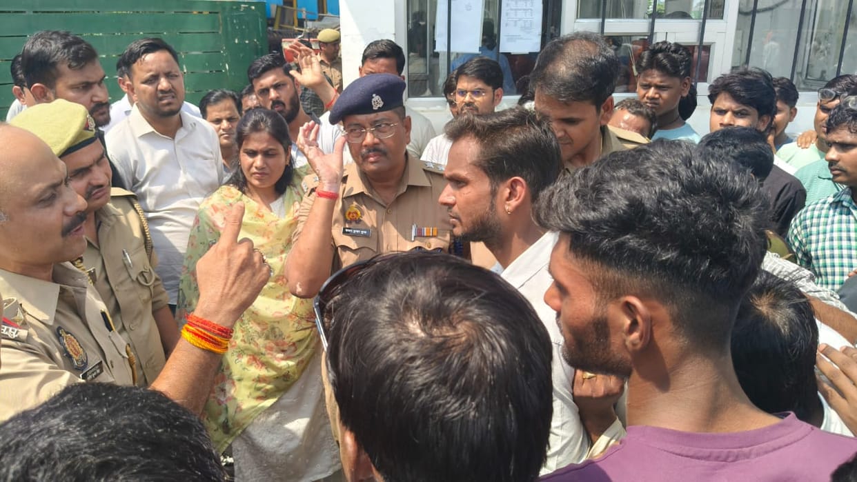 Kanpur Dehat Uproar at Train Parts Manufacturing Factory Workers Outraged Over Wage and Deductions for Food