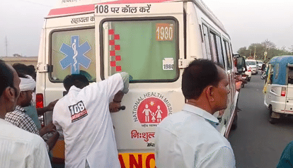 Jalaun Bus overturns into ditch woman dies 20 passengers critically injured passengers rescued breaking window