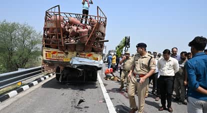 Banda Bundelkhand Expressway Accident Scorpio Shattered Four Lives Lost Despite Airbags Deploying