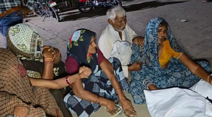 Hamirpur Unidentified Vehicle Collides with Moped Uncle and Nephew Die One Critically Injured