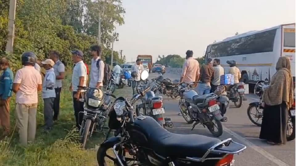 Saharanpur: Scorpio collides with a tree, three including died
