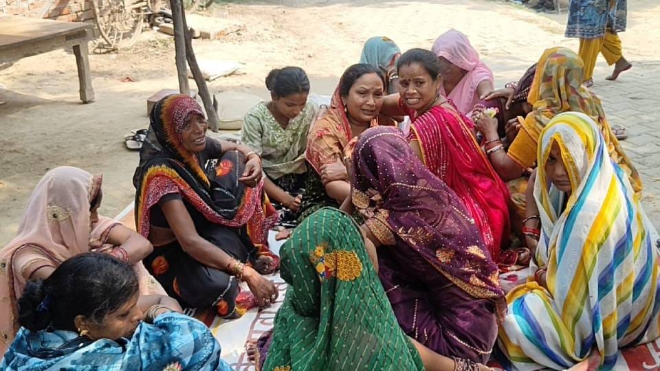 Three Friends Die in Accident in Amethi Three Funeral Pyres Were Lit Simultaneously Every Eye Was Moist