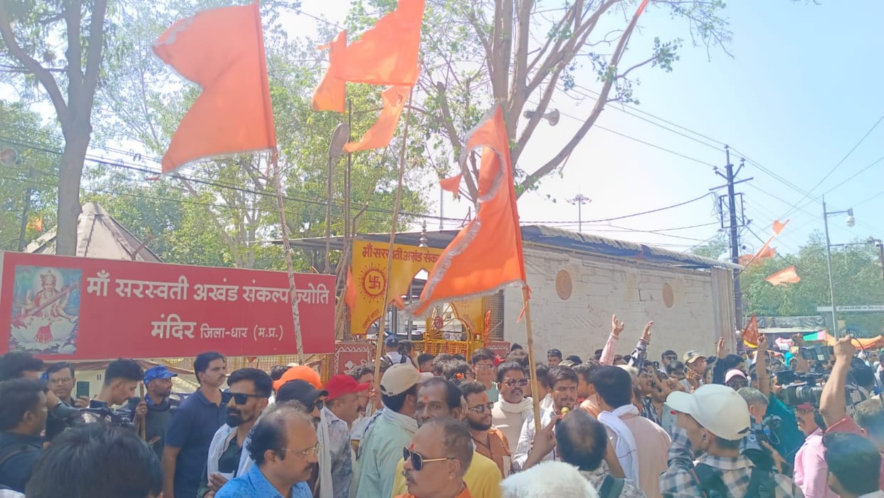 Dhar News: Celebrations Erupt After High Court Verdict on Bhojshala, Akhand Jyoti Temple Echoes With Chants