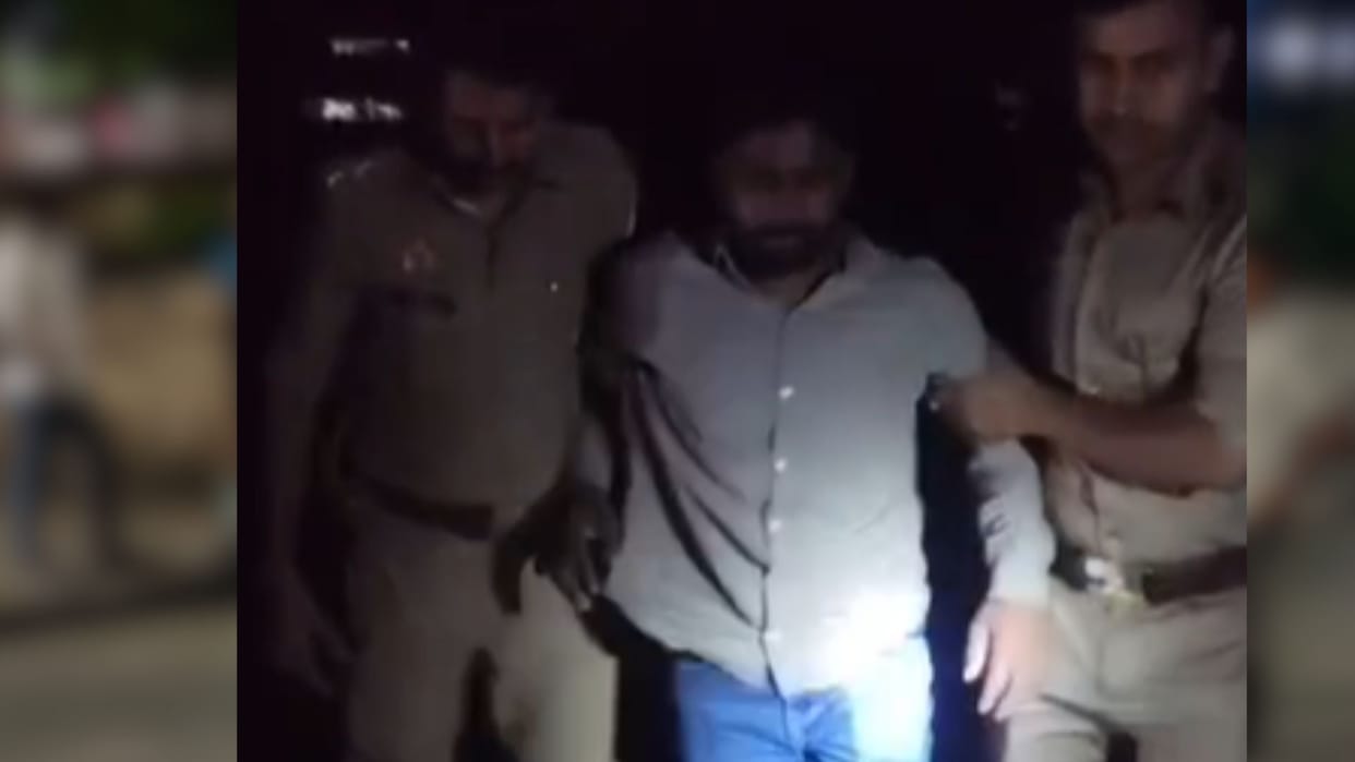 Ballia police arrested four criminals including an accused thief and wanted offender carrying reward of ₹25,00