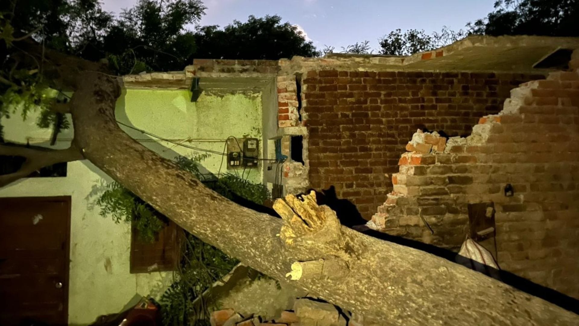 Painful Story of Four Family Members Killed in Storm in Bhadohi
