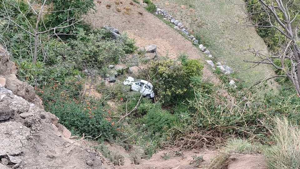Car falls into gorge in Chamba of Himachal