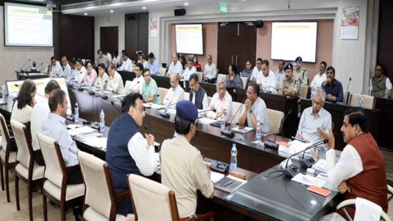 सीएम मोहन यादव ने विभागों की समीक्षा की