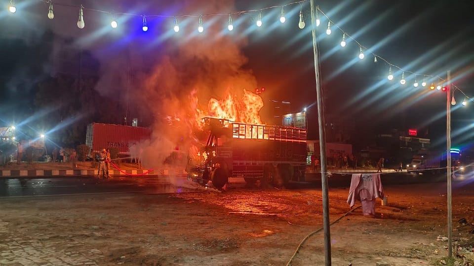 Massive Fire Breaks Out in Moving Truck on Highway