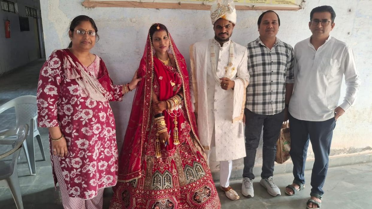 Jhansi: The bride arrived to take the exam before her departure