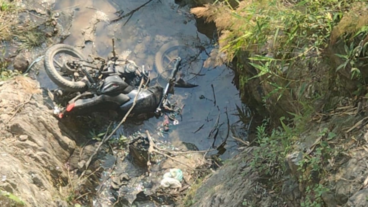 Two Youths Die After Bike Falls into Gorge Pithoragarh Thal Uttarakhand News
