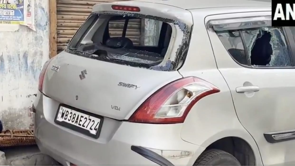 west bengal asansol crowd pelted stones on police picket know reason details