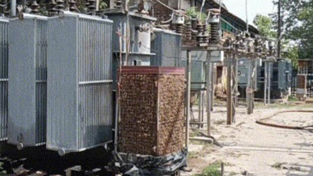 Jhansi: Transformers gasping due to the rising heat, coolers installed amid 42-degree temperatures