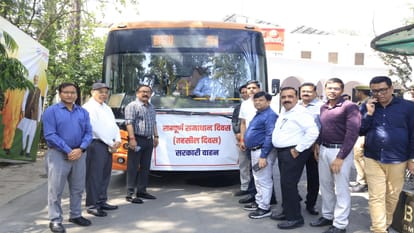 Fuel Saving Drive: Minister Ditches Convoy for E-Rickshaw, Bareilly Officials Travel by E-Bus