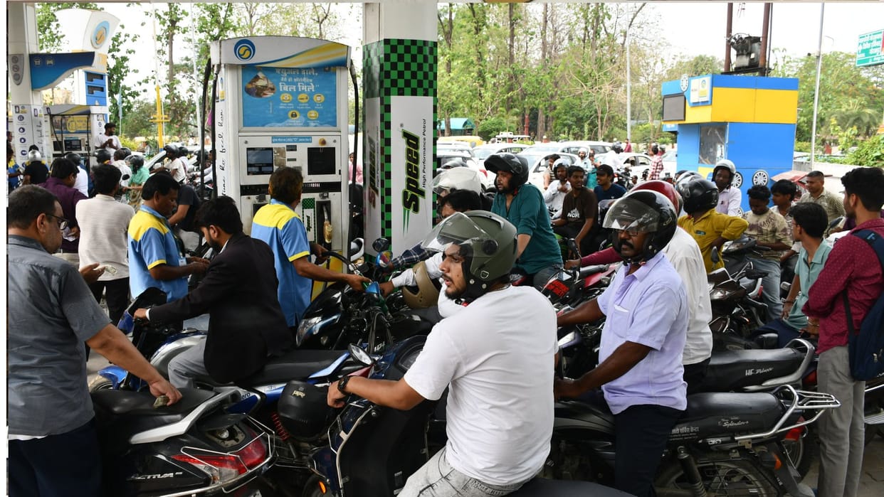 In Gorakhpur, Long Queues at Petrol Pumps, People Face Fuel Shortage Rumors