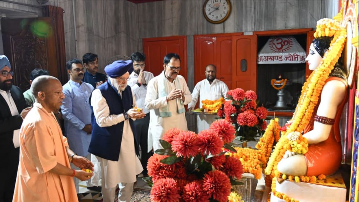 Union Petroleum Minister Offers Prayers at Guru Gorakhnath Temple, Meets CM Yogi