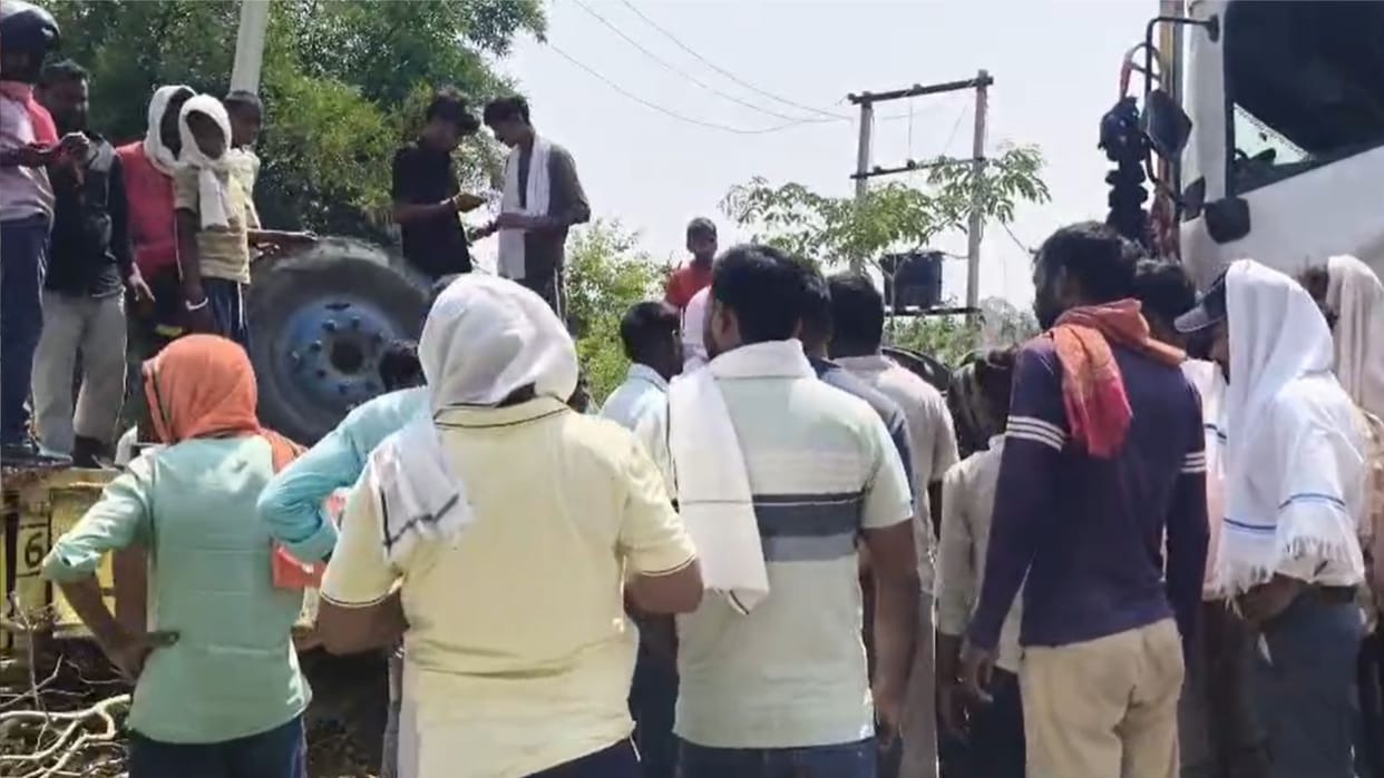 Sand-Laden Trailer Collides Violently with Tractor Two Youths Seriously Injured in chandauli
