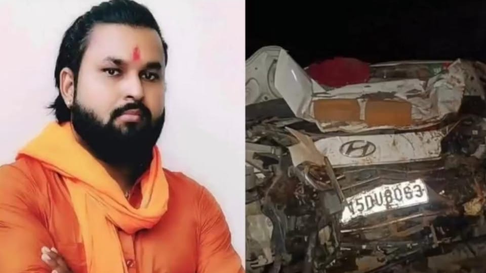 Meerut News Car Crashes into Pile of Bricks on Roadside Three Friends Die Including BJP Leader in hapur